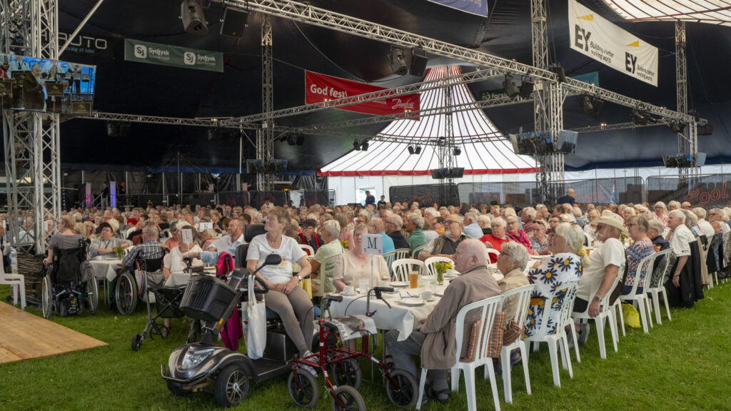 Ældrehygge. Bachs Foto