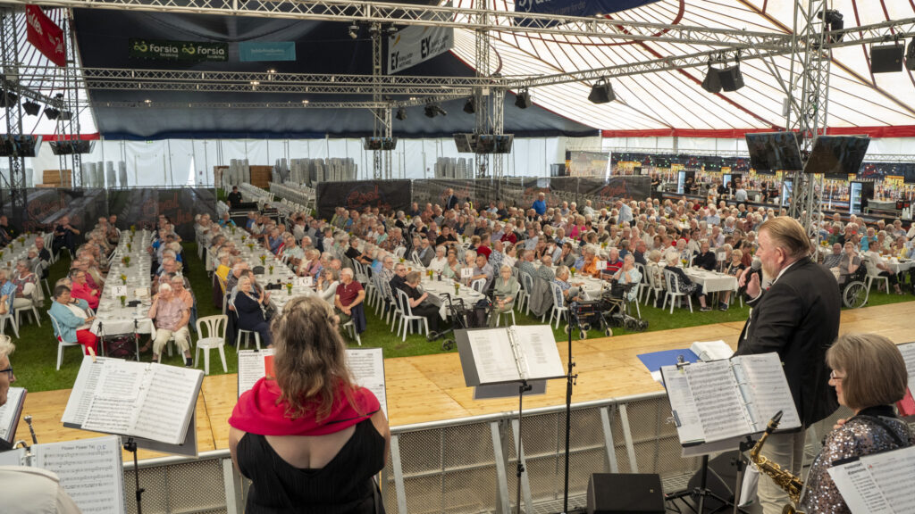 Ældrehygge. Bachs Foto