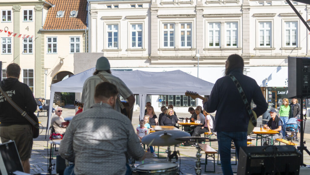 Musik på Rønhaveplads. Bachs Foto