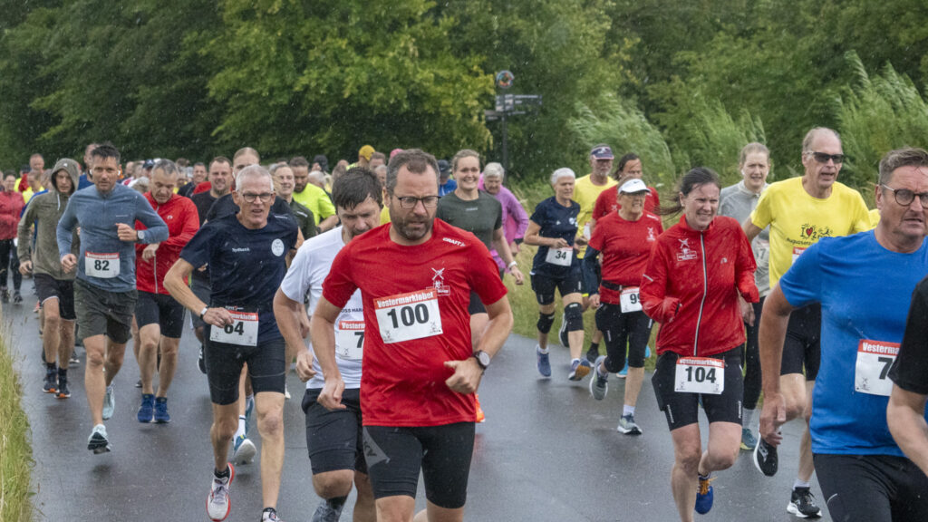 Motionsløb i regn. Bachs FOTO