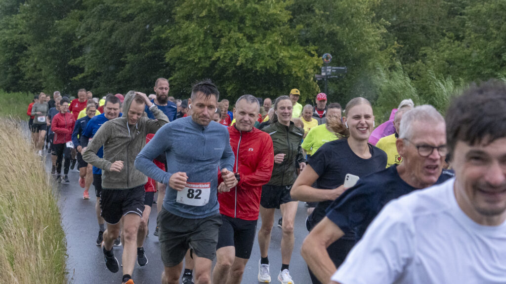 Motionsløb i regn. Bachs FOTO