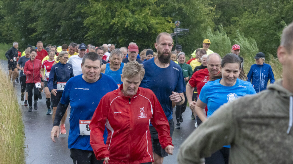 Motionsløb i regn. Bachs FOTO