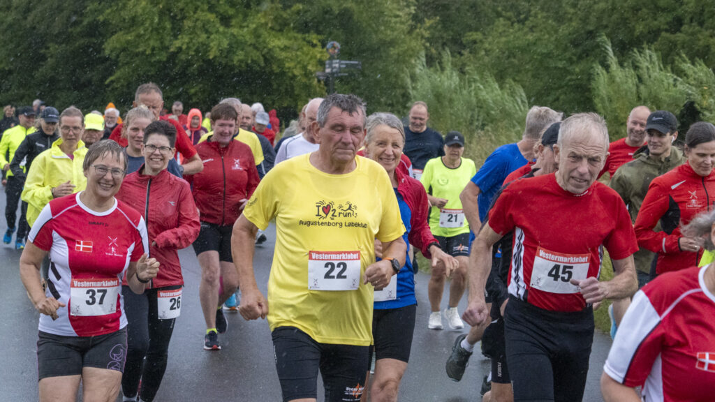Motionsløb i regn. Bachs FOTO