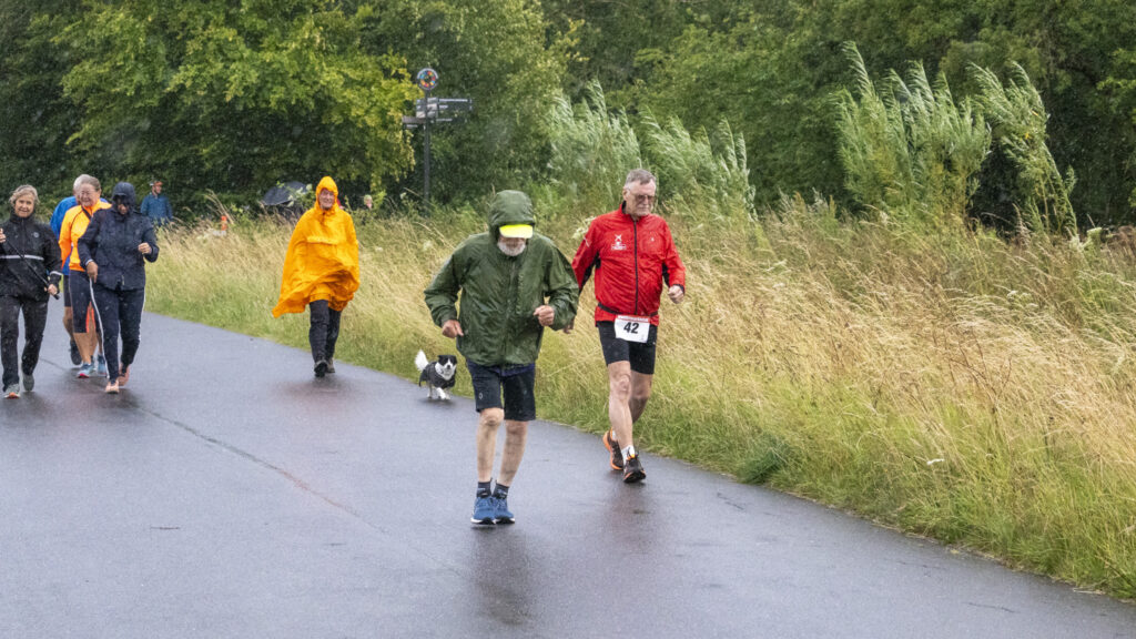 Motionsløb i regn. Bachs FOTO