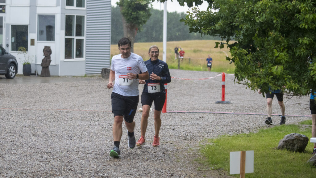 Motionsløb i regn. Bachs FOTO