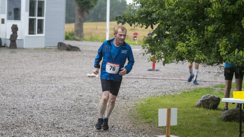 Motionsløb i regn. Bachs FOTO
