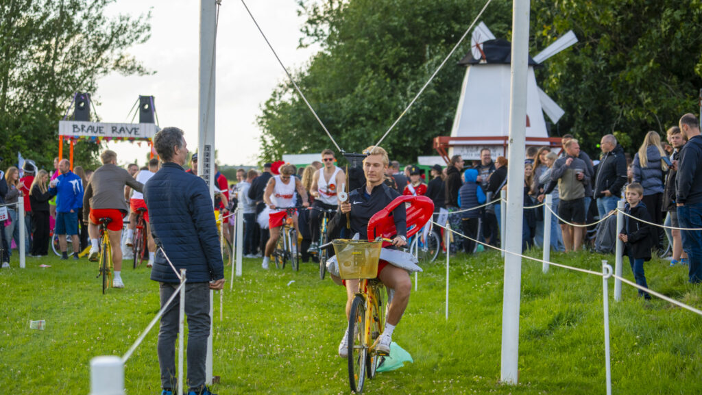 På pladsen. Bachs Foto