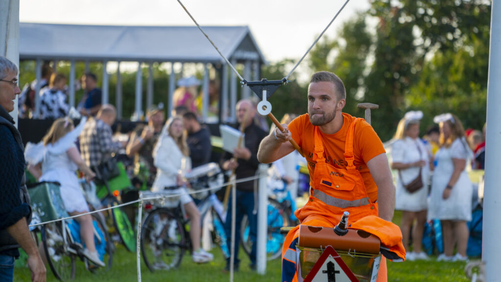 På pladsen. Bachs Foto