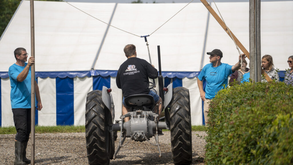 Traktorringridning. Bachs Foto