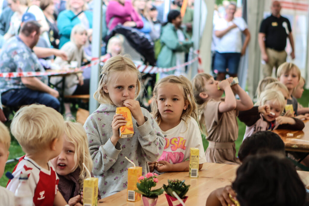 Børnenes frokost. Foto: Ole Kæhler