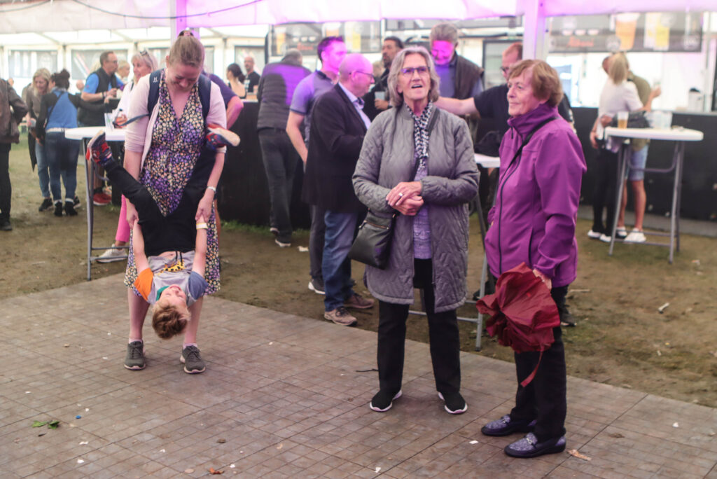 Eftermiddagsfest. Foto: Ole Kæhler