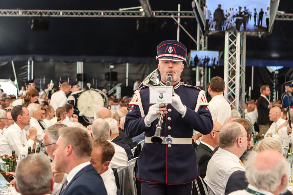Musik i teltet. Foto: Ole Kæhler