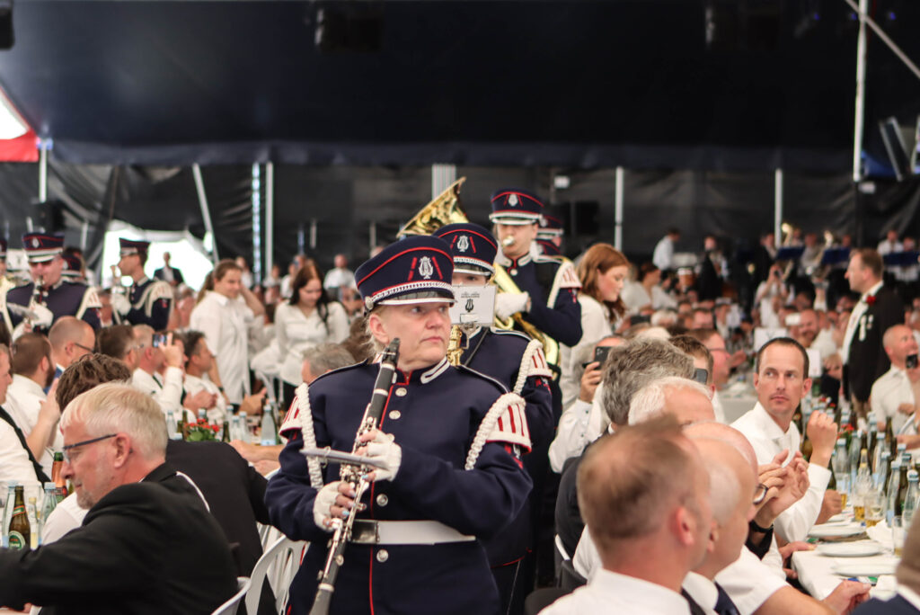 Musik i teltet. Foto: Ole Kæhler