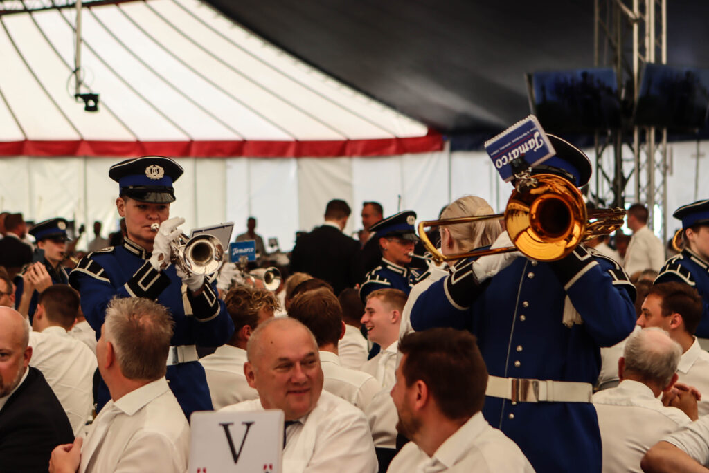 Musik i teltet. Foto: Ole Kæhler