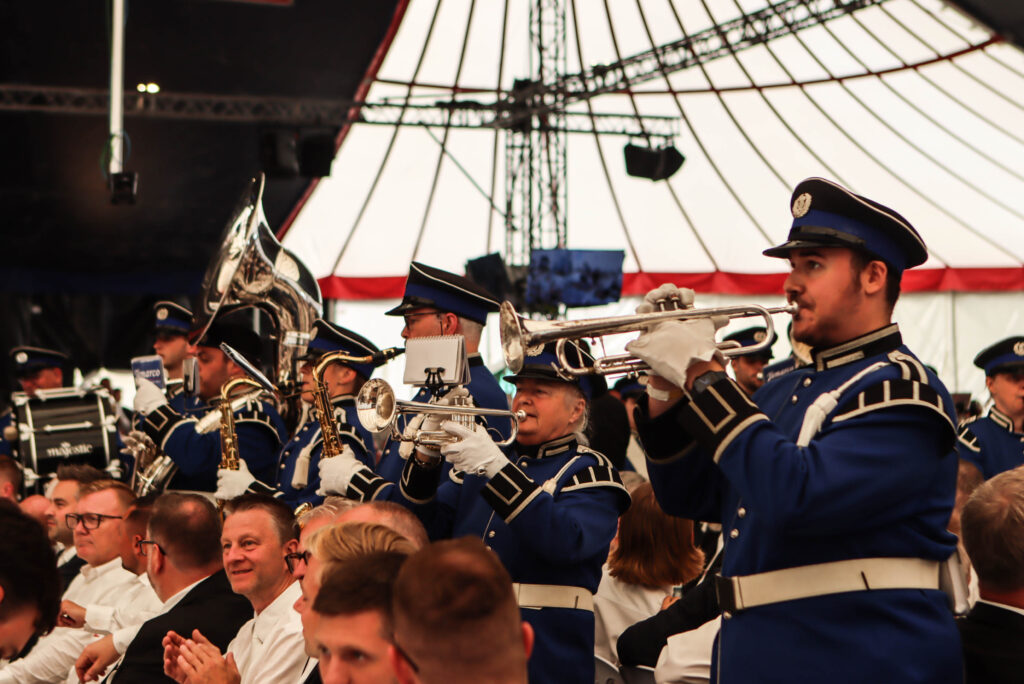 Musik i teltet. Foto: Ole Kæhler