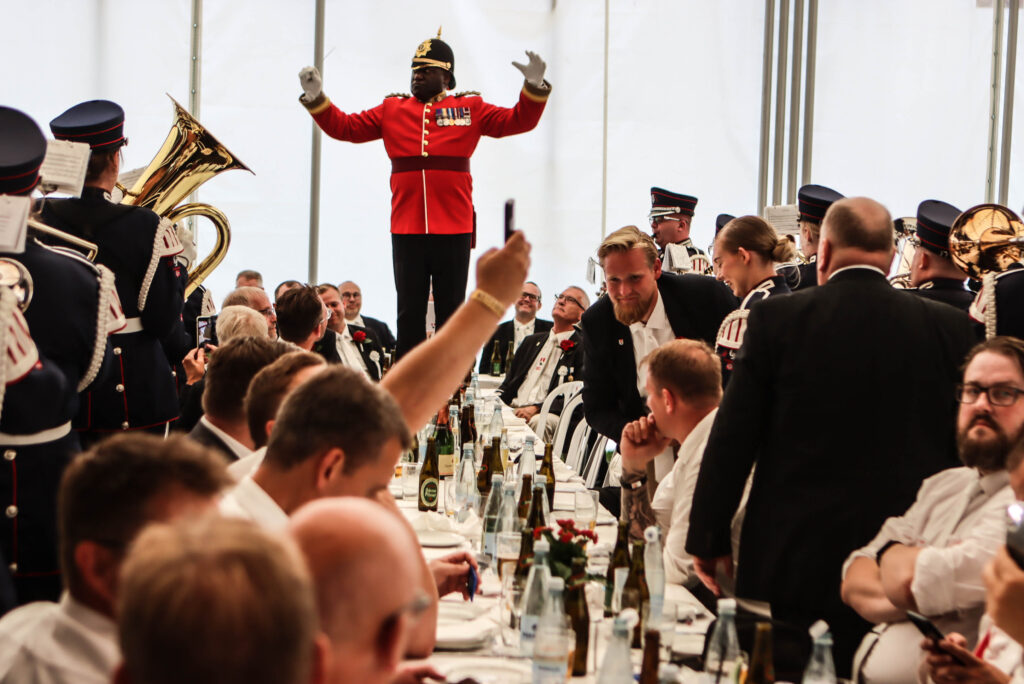 Musik i teltet. Foto: Ole Kæhler