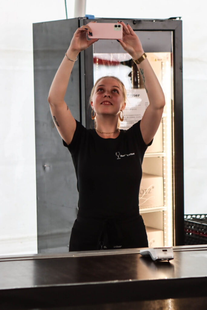 Musik i teltet. Foto: Ole Kæhler