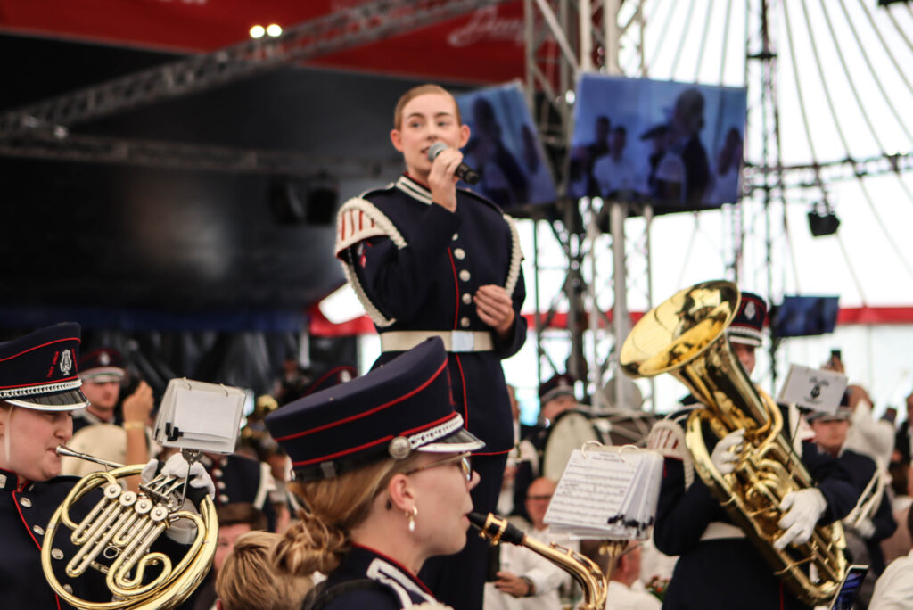 Musik i teltet. Foto: Ole Kæhler