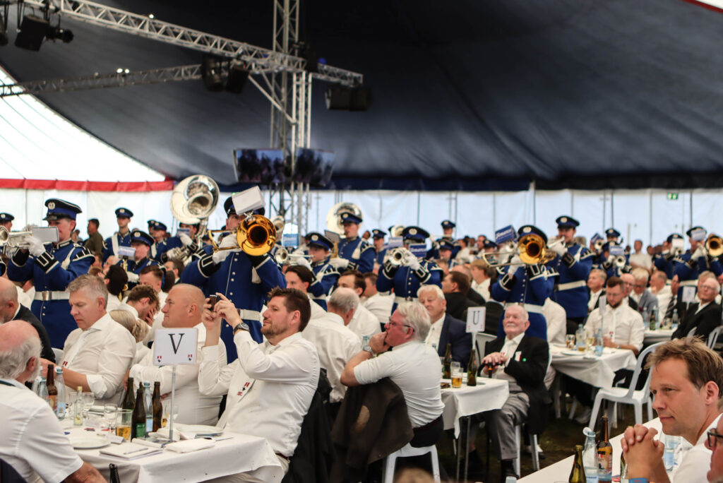 Musik i teltet. Foto: Ole Kæhler