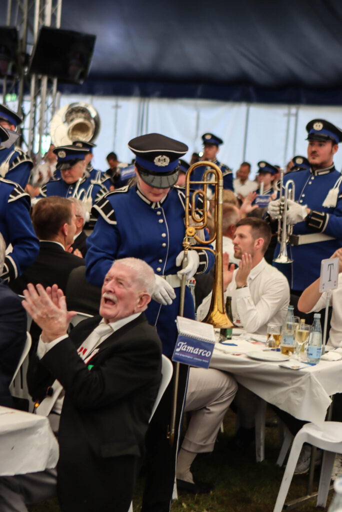 Musik i teltet. Foto: Ole Kæhler