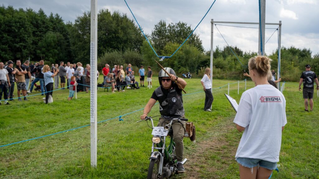 Knallertringridning. Bachs Foto