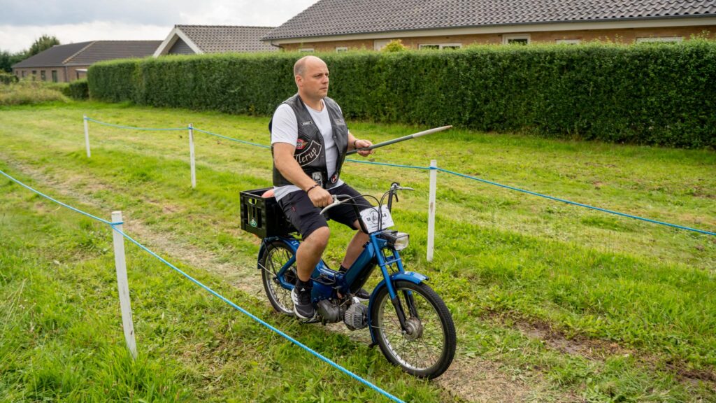 Knallertringridning. Bachs Foto