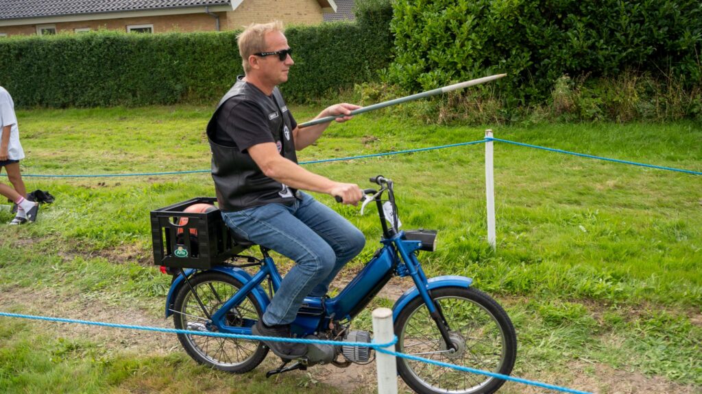 Knallertringridning. Bachs Foto