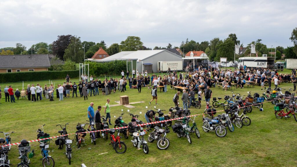 Knallertringridning. Bachs Foto
