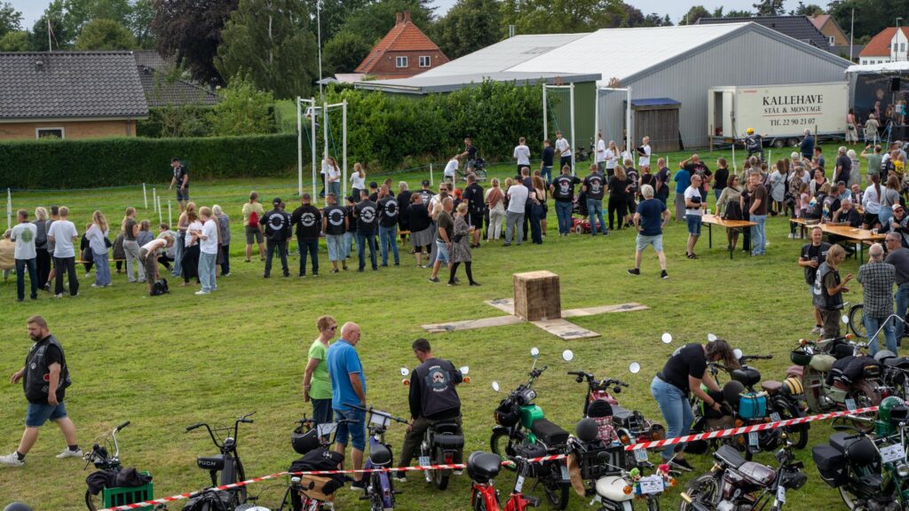 Knallertringridning. Bachs Foto