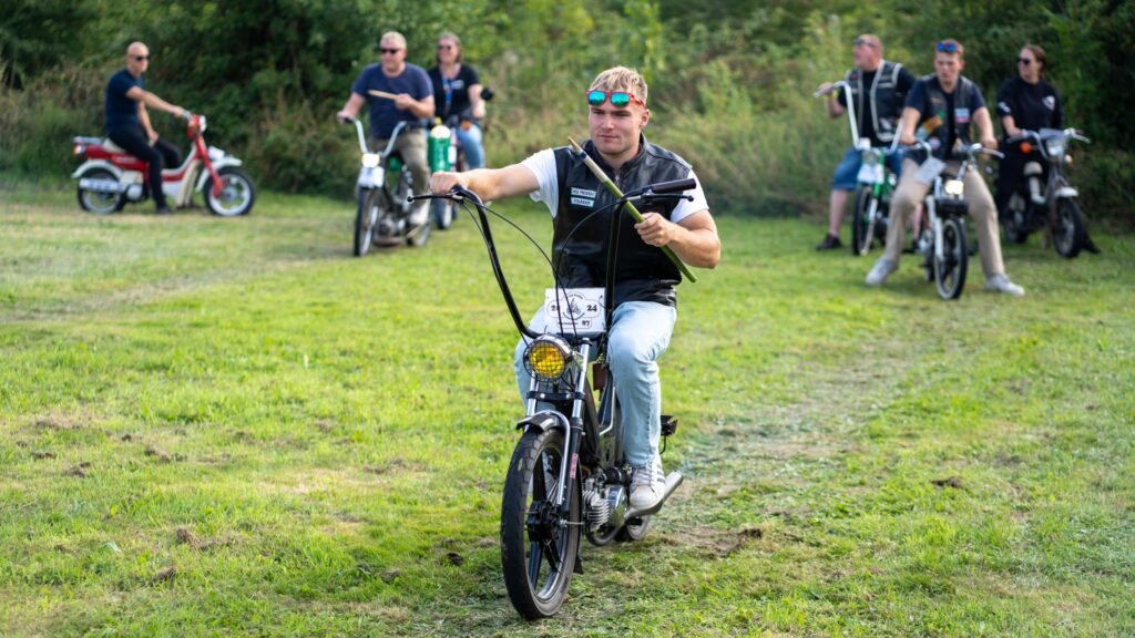 Knallertringridning. Bachs Foto