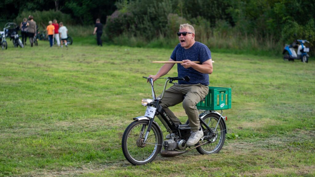 Knallertringridning. Bachs Foto