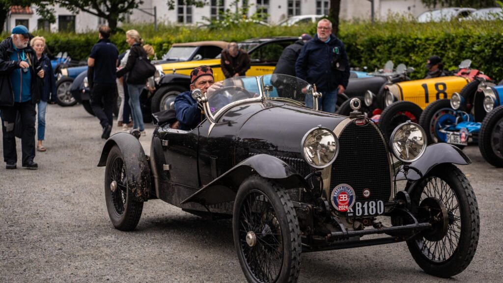 Ældre Bugatti. Bachs Foto