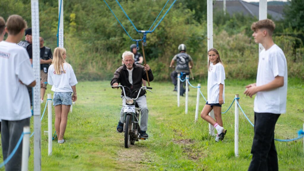 Knallertringridning. Bachs Foto
