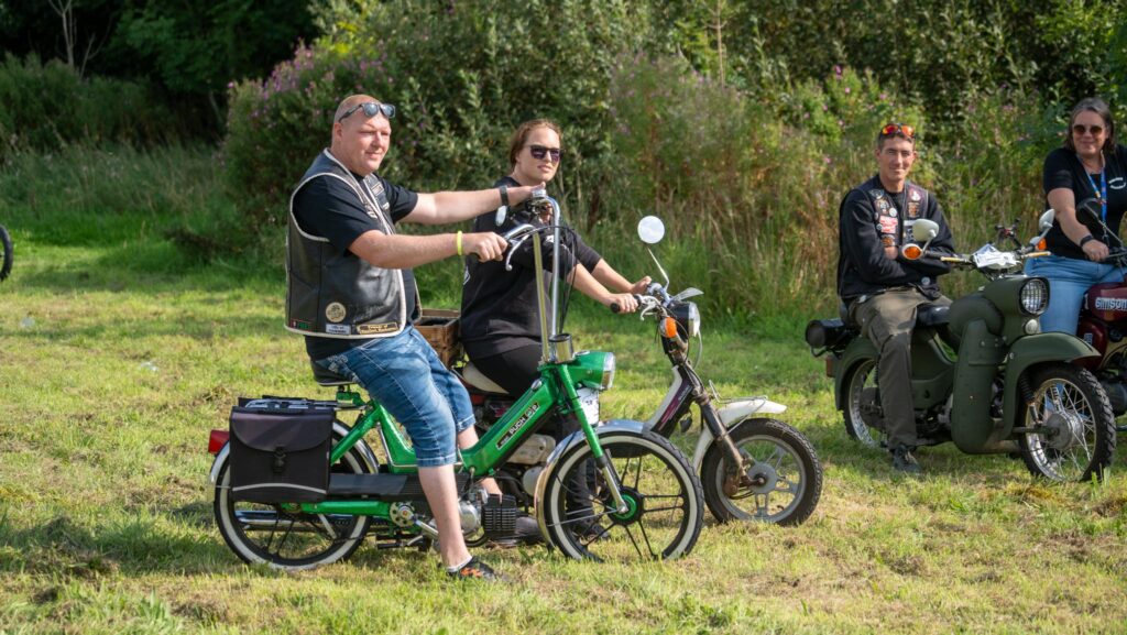 Knallertringridning. Bachs Foto