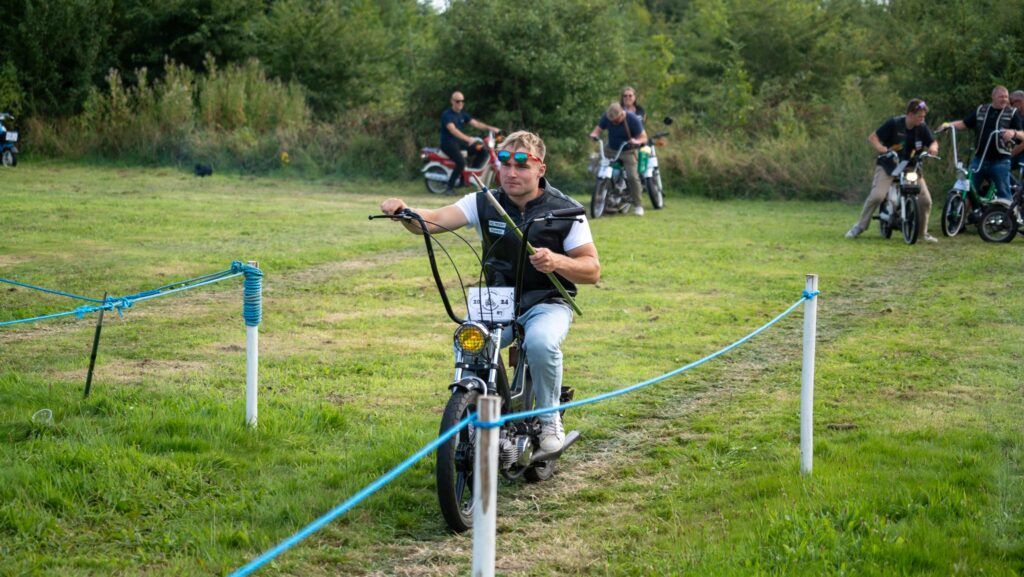 Knallertringridning. Bachs Foto