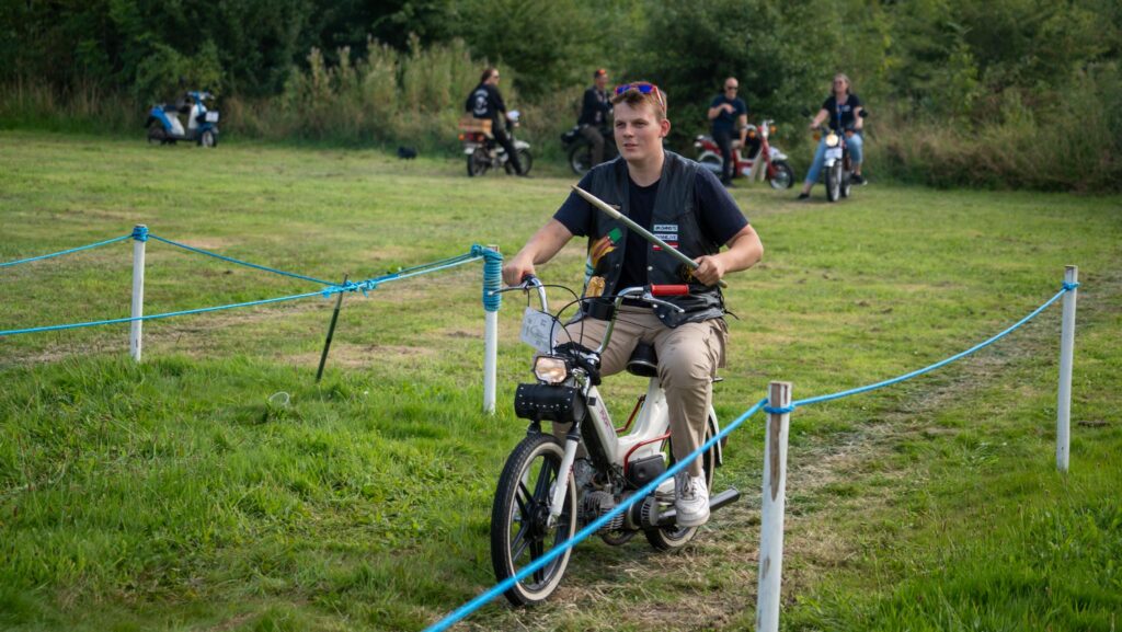Knallertringridning. Bachs Foto