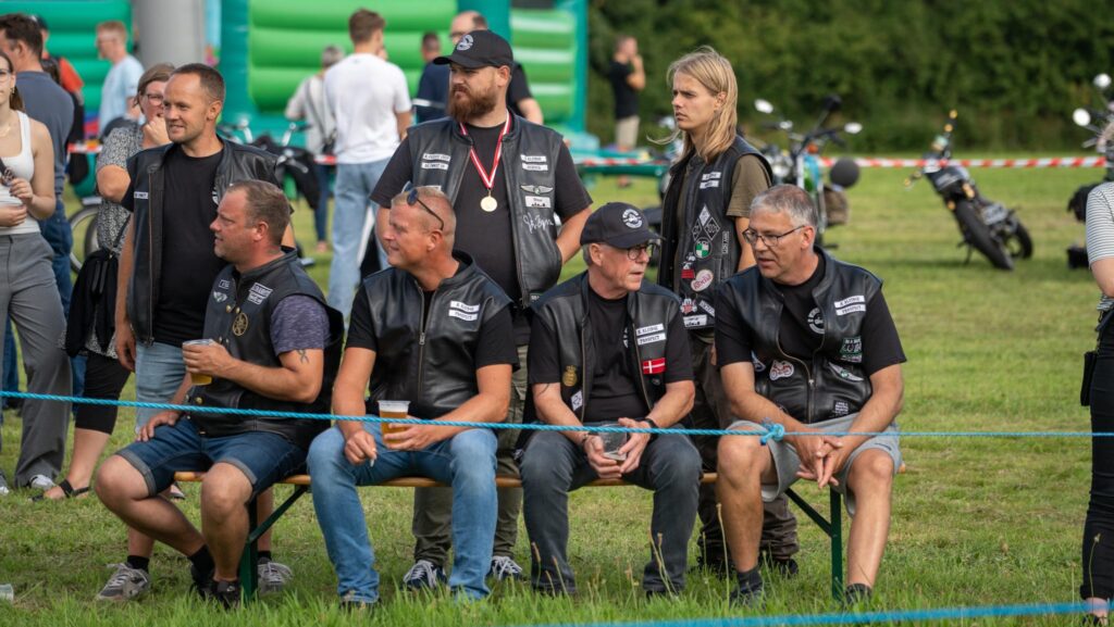 Knallertringridning. Bachs Foto