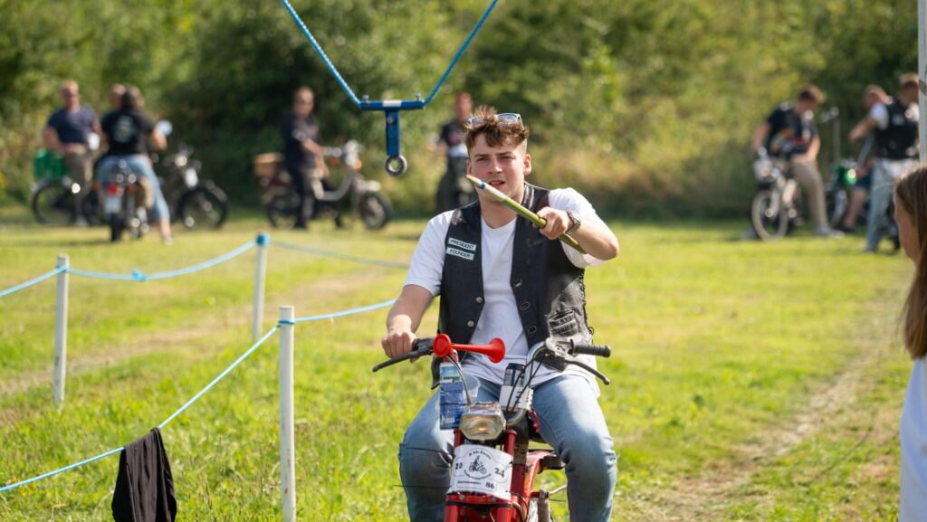 Knallertringridning. Bachs Foto
