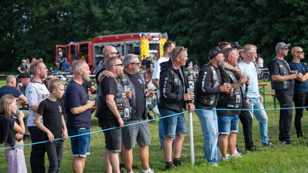 Knallertringridning. Bachs Foto