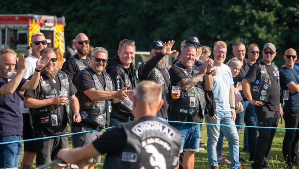 Knallertringridning. Bachs Foto