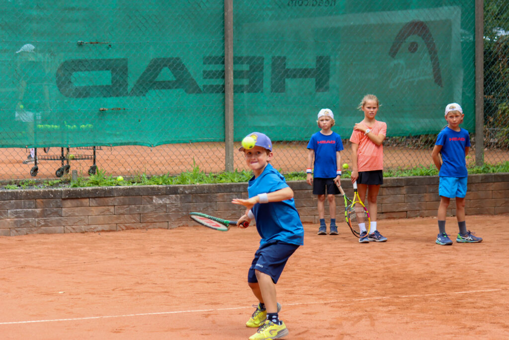 Tennisskole. Foto: Ole Kæhler