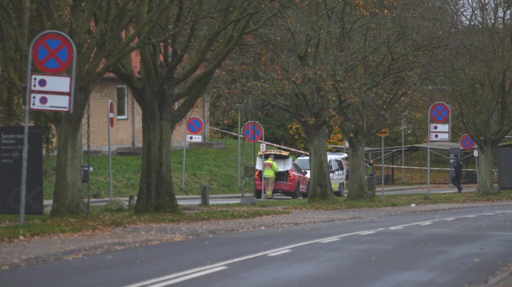 Leder efter syrebomber. Bachs Foto