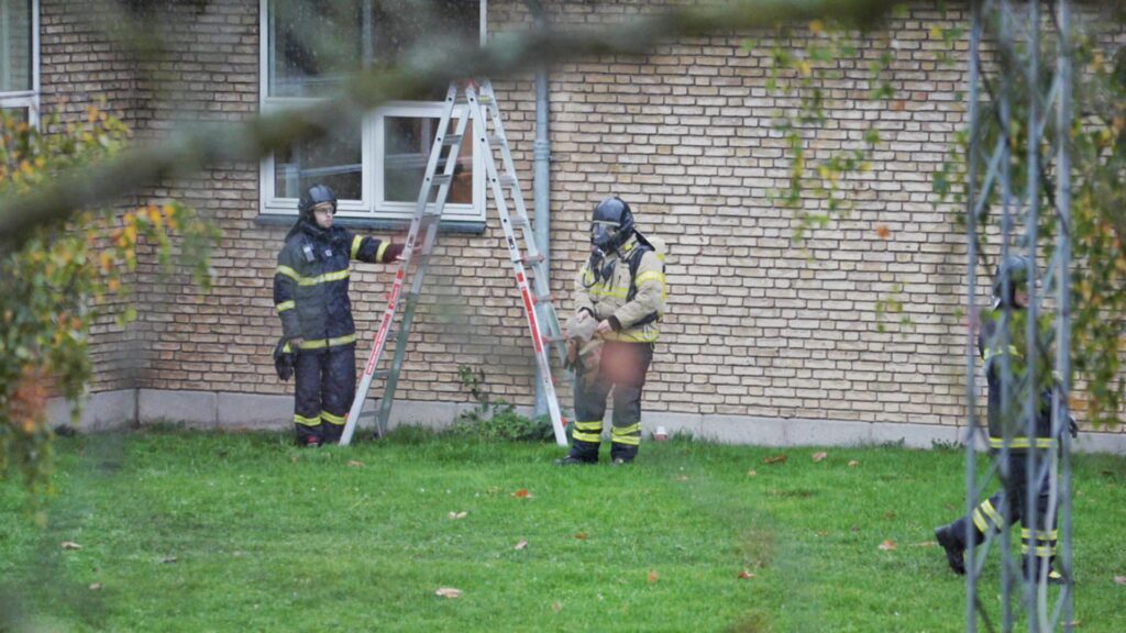Leder efter syrebomber. Bachs Foto